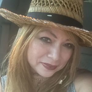 Meet your Posher, Christy